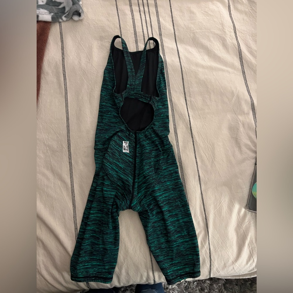 TYR Tech Suit - Picture 2 of 3